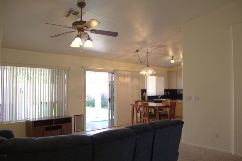 1322 W Wagoner Rd, Phoenix, AZ 85023