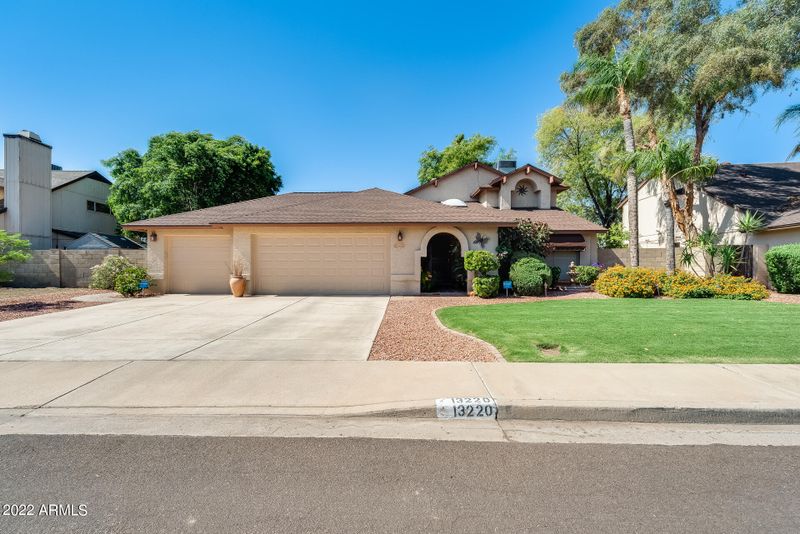 13220 N 54th Dr, Glendale, AZ 85304