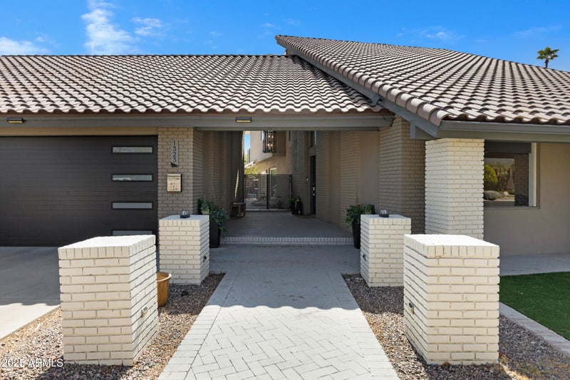 1323 Whalers Way, Tempe, AZ 85283