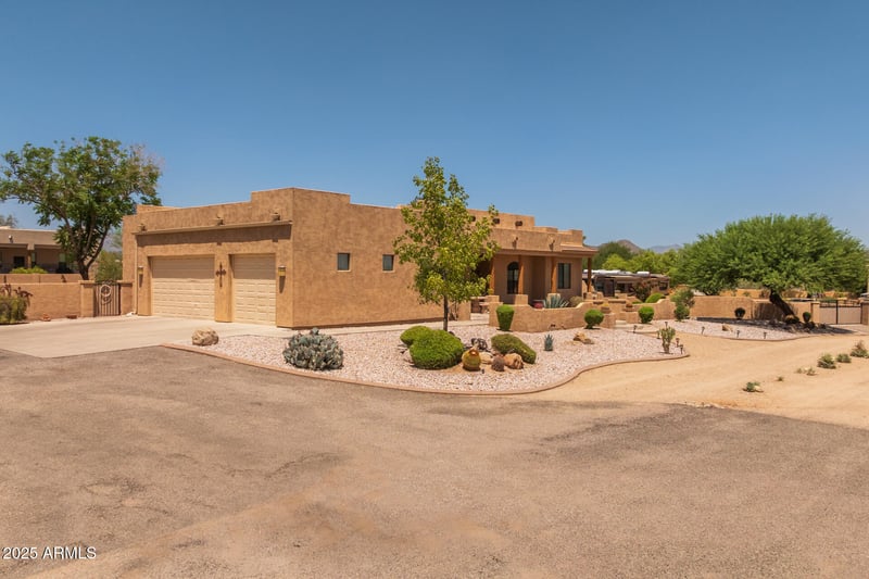 1324 Lavitt Ln, Phoenix, AZ 85086