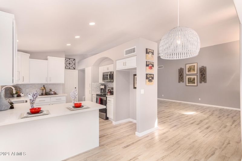 1325 E Beverly Ln, Phoenix, AZ 85022