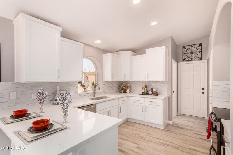1325 E Beverly Ln, Phoenix, AZ 85022