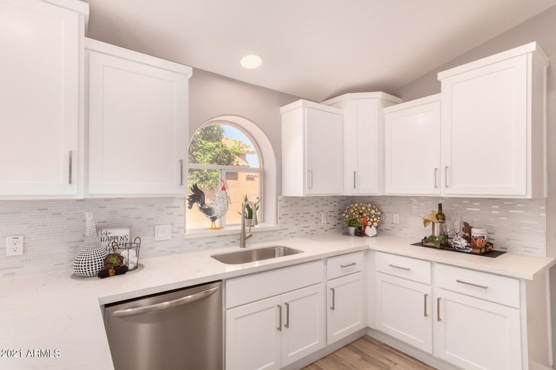 1325 E Beverly Ln, Phoenix, AZ 85022