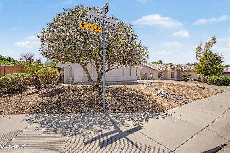 1325 E Constance Way, Phoenix, AZ 85042