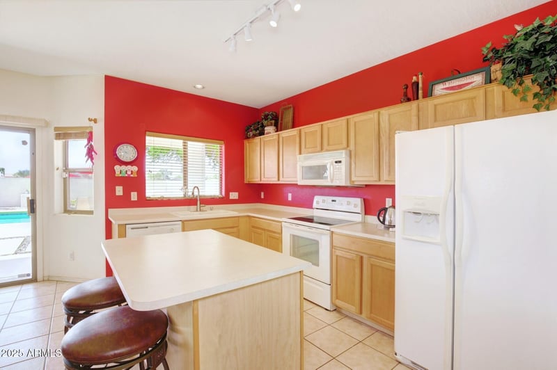 13261 Lisbon Ln, Surprise, AZ 85379