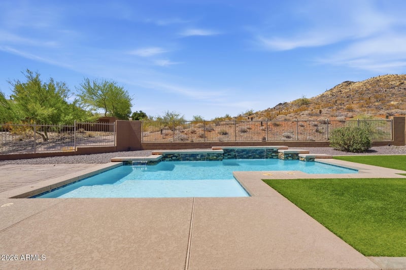 1328 W Cavedale Dr, Phoenix, AZ 85085