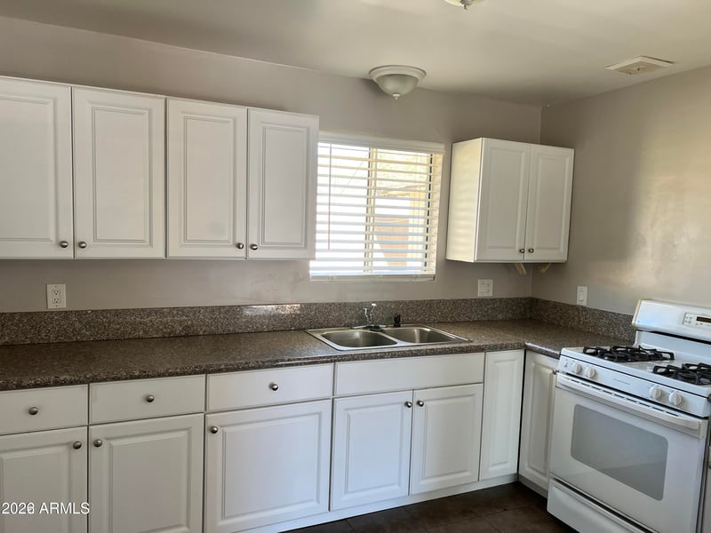 1328 W Cochise Dr, Phoenix, AZ 85021