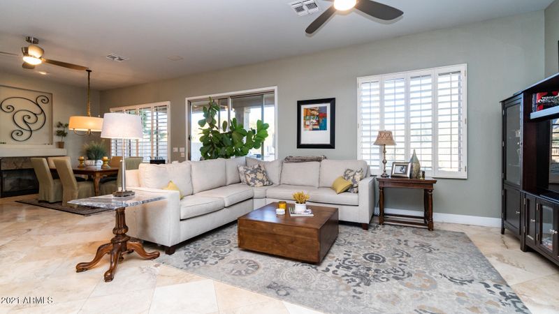 1330 W Deer Creek Rd, Phoenix, AZ 85045