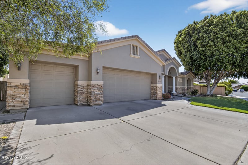 1333 Cliffside Dr, Gilbert, AZ 85234