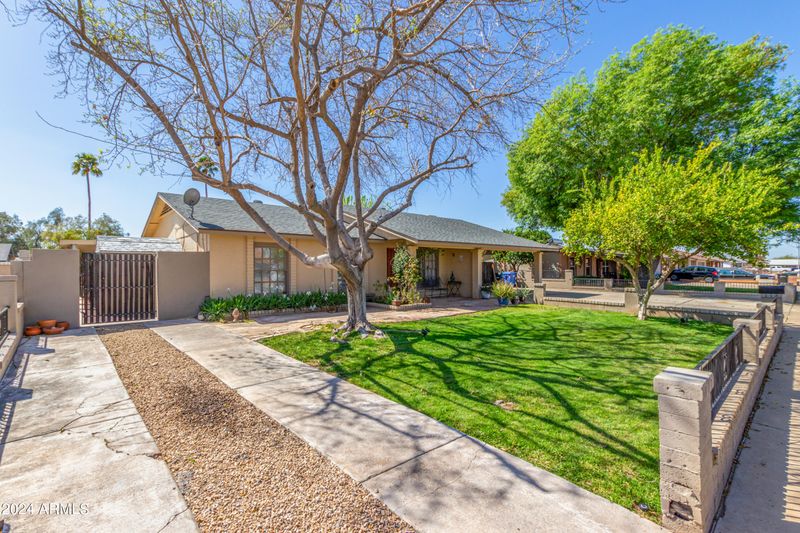 1333 W Oraibi Dr, Phoenix, AZ 85027