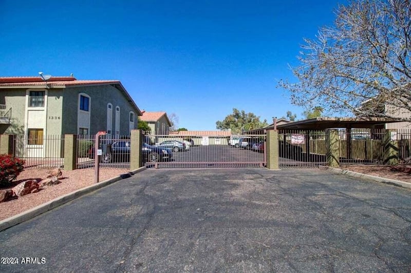 1336 Mountain View Rd #202, Phoenix, AZ 85020