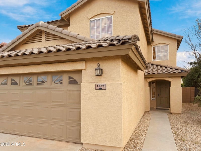1337 E Stirrup Ln, San Tan Valley, AZ 85143
