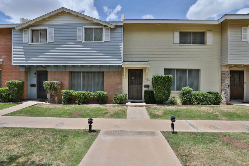 1337 N 44th St, Phoenix, AZ 85008