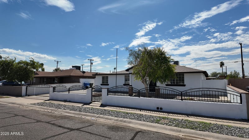 1340 38th Dr, Phoenix, AZ 85009