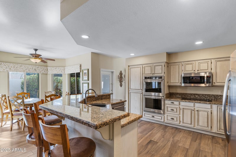 13402 Warpaint Dr, Phoenix, AZ 85044