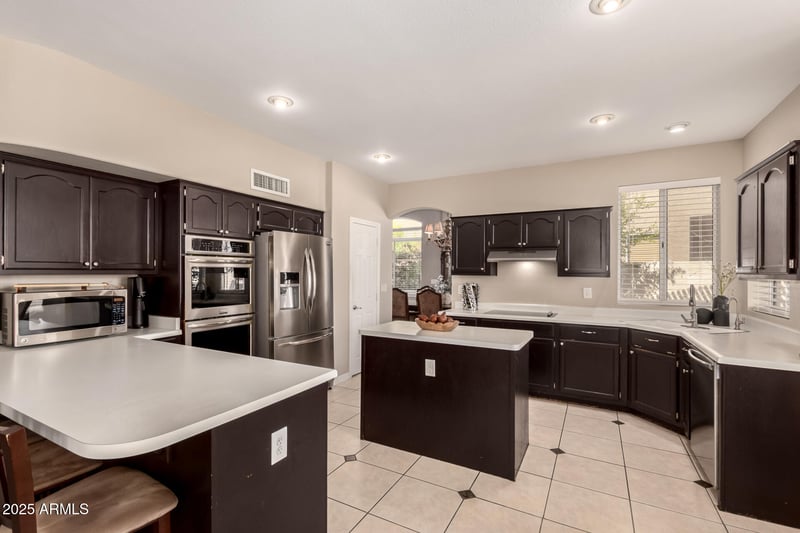 1343 Amberwood Dr, Phoenix, AZ 85048