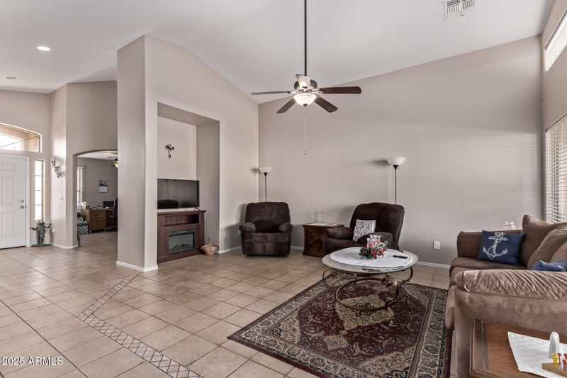 13450 Maui Ln, Surprise, AZ 85379