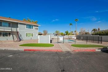 1346 Mountain View Rd #102, Phoenix, AZ 85020