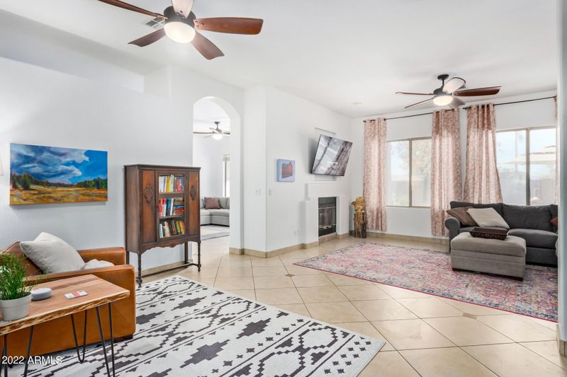 1347 W Deer Creek Rd, Phoenix, AZ 85045