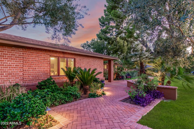 135 E Lamar Rd, Phoenix, AZ 85012