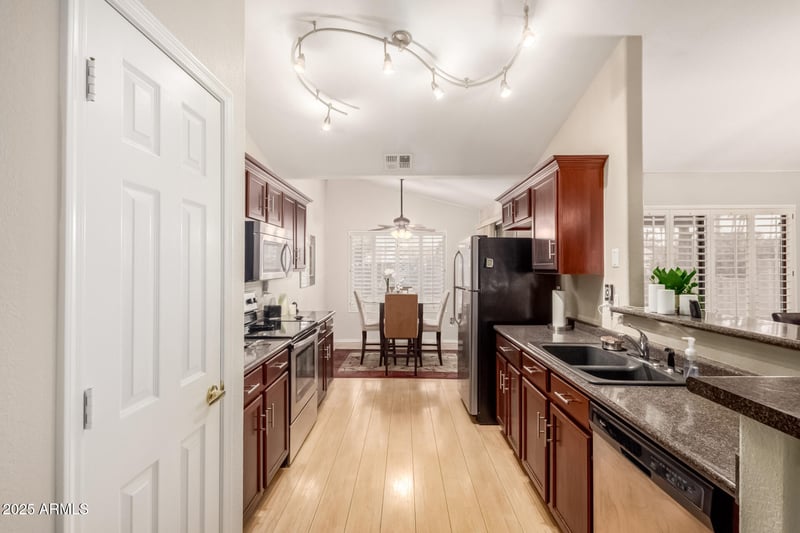 1350 Seascape Dr, Gilbert, AZ 85233