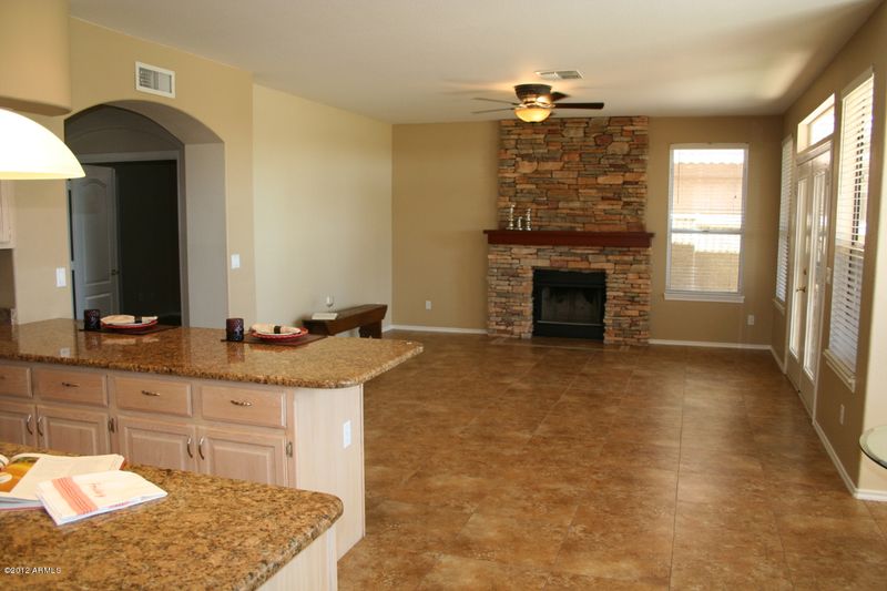 1351 E Amberwood Dr, Phoenix, AZ 85048