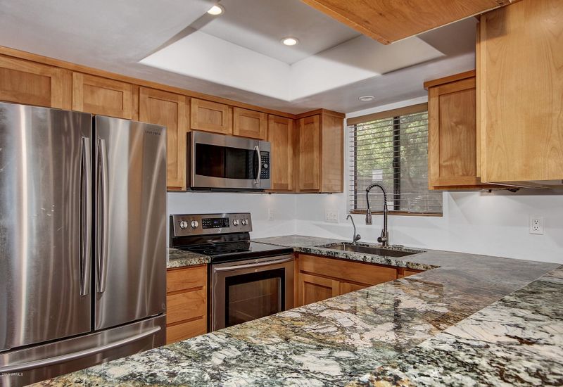 1352 E Highland Ave #103, Phoenix, AZ 85014