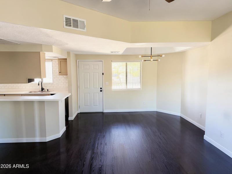 1352 Highland Ave #202, Phoenix, AZ 85014