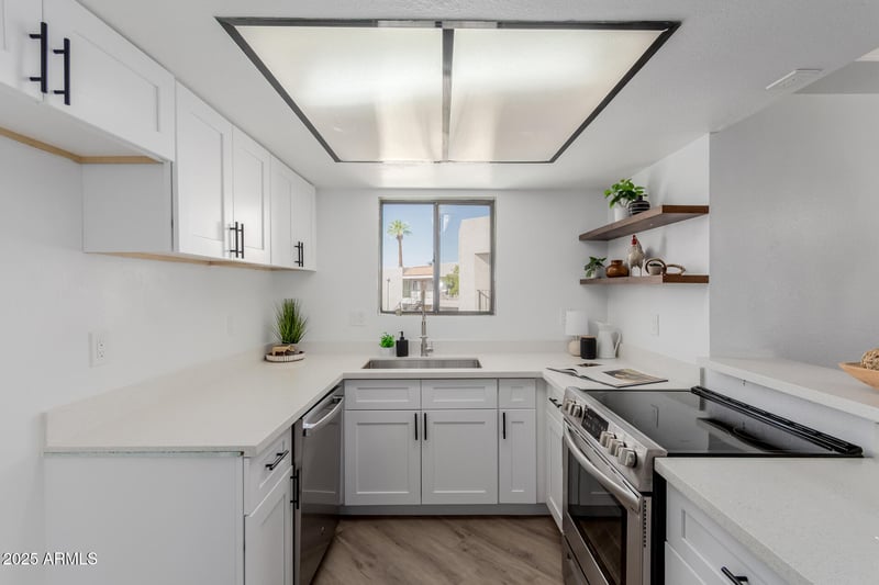 1352 Highland Ave #206, Phoenix, AZ 85014