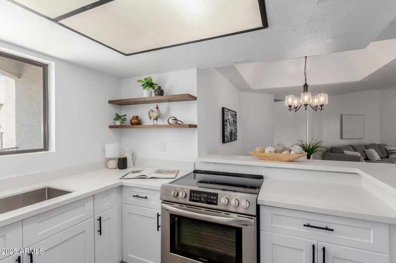 1352 Highland Ave #206, Phoenix, AZ 85014