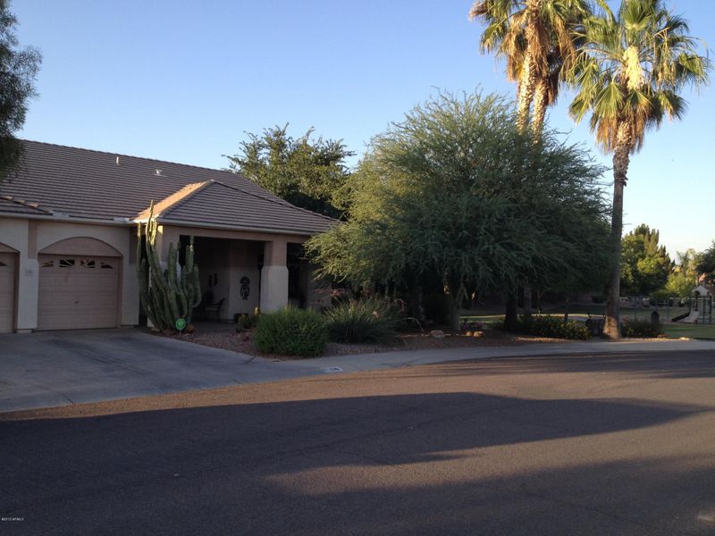 136 E Smoke Tree Rd, Gilbert, AZ 85296