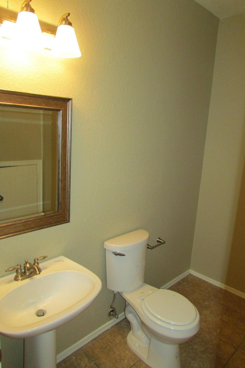 1360 S Boulder St #B, Gilbert, AZ 85296