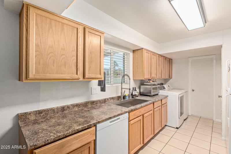 13614 33rd Ave, Phoenix, AZ 85029