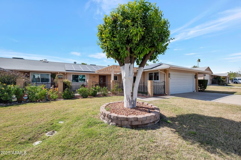 13620 Hawthorn Dr, Sun City, AZ 85351