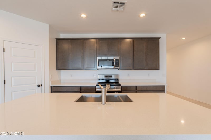 1365 215th Ln, Buckeye, AZ 85326