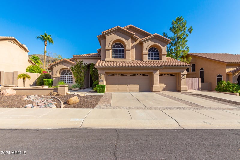 1367 Desert Flower Ln, Phoenix, AZ 85048