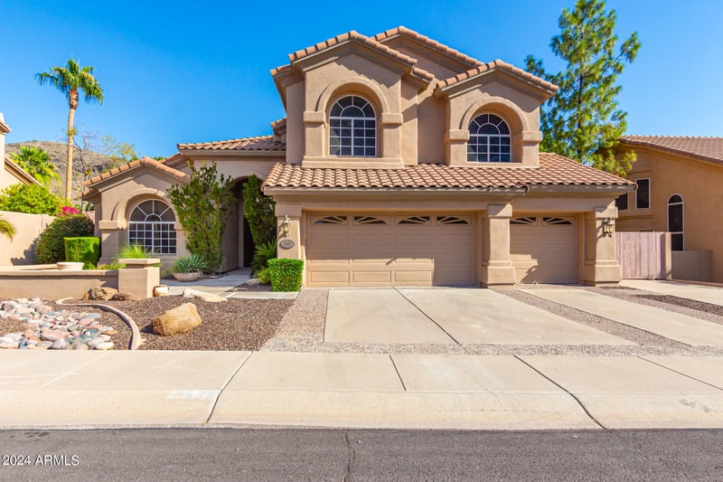 1367 Desert Flower Ln, Phoenix, AZ 85048