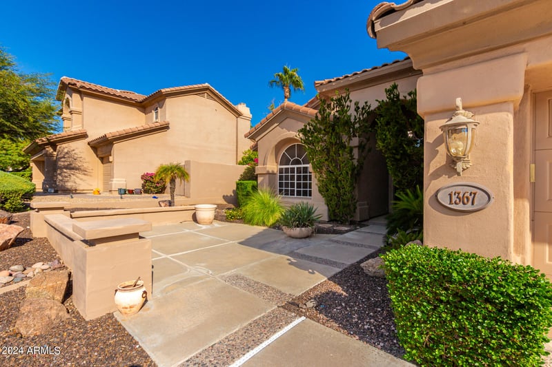 1367 Desert Flower Ln, Phoenix, AZ 85048