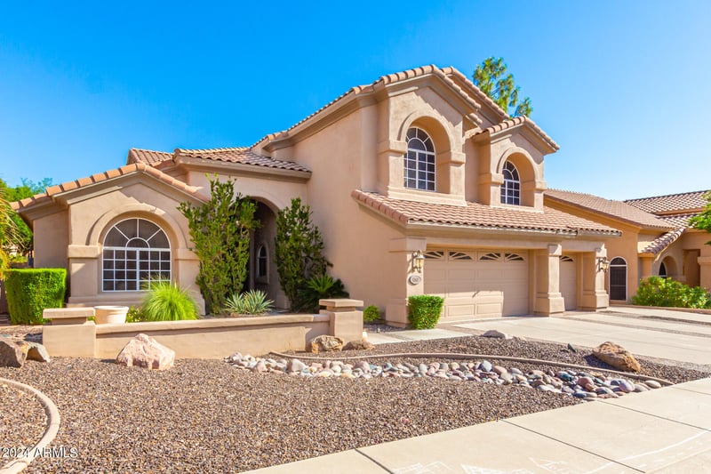 1367 Desert Flower Ln, Phoenix, AZ 85048
