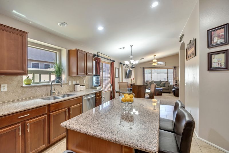 1367 W Holstein Trl, San Tan Valley, AZ 85143