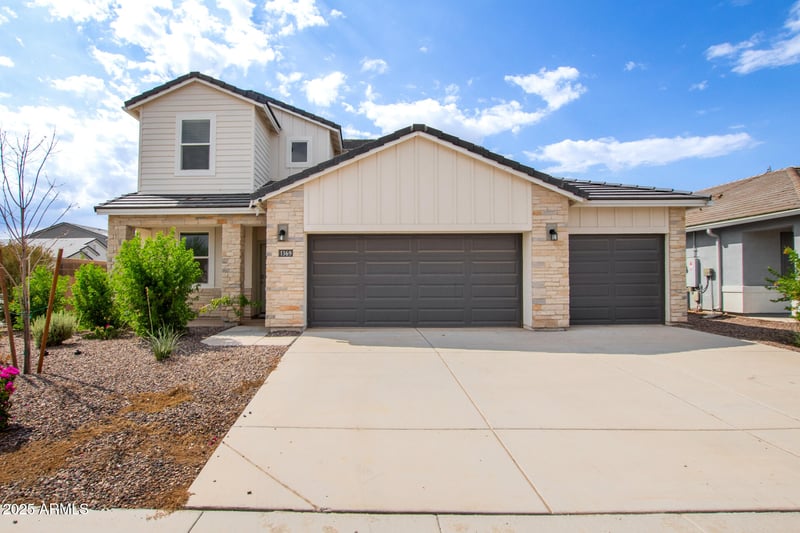 1369 Sussex St, San Tan Valley, AZ 85143