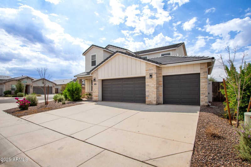 1369 Sussex St, San Tan Valley, AZ 85143