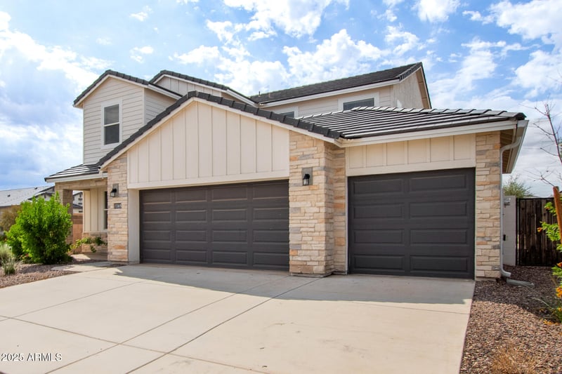 1369 Sussex St, San Tan Valley, AZ 85143