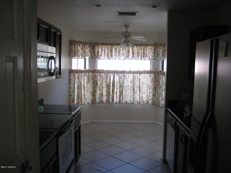 137 E Campo Bello Dr, Phoenix, AZ 85022