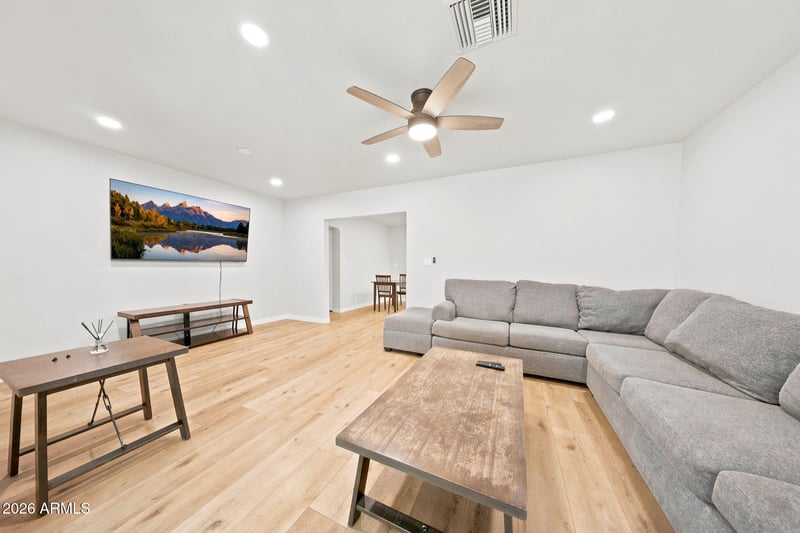 137 E Vista Del Cerro Dr, Tempe, AZ 85281