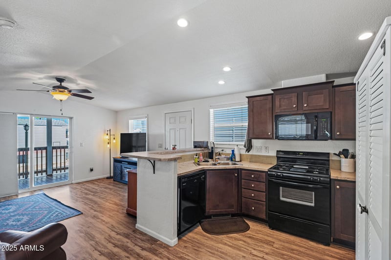 1371 4th Ave #145, Apache Junction, AZ 85119