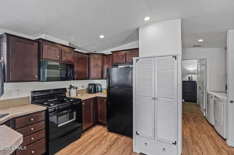 1371 4th Ave #145, Apache Junction, AZ 85119