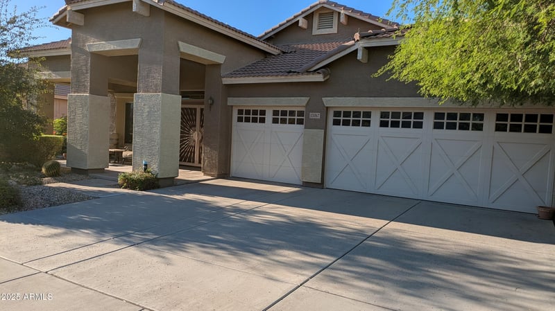 13767 Gelding Dr, Surprise, AZ 85379