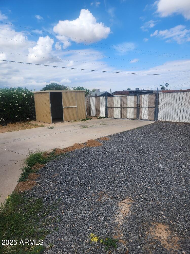 138 Monte Way, Phoenix, AZ 85042