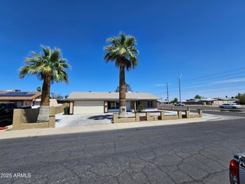 13801 37th Dr, Phoenix, AZ 85053